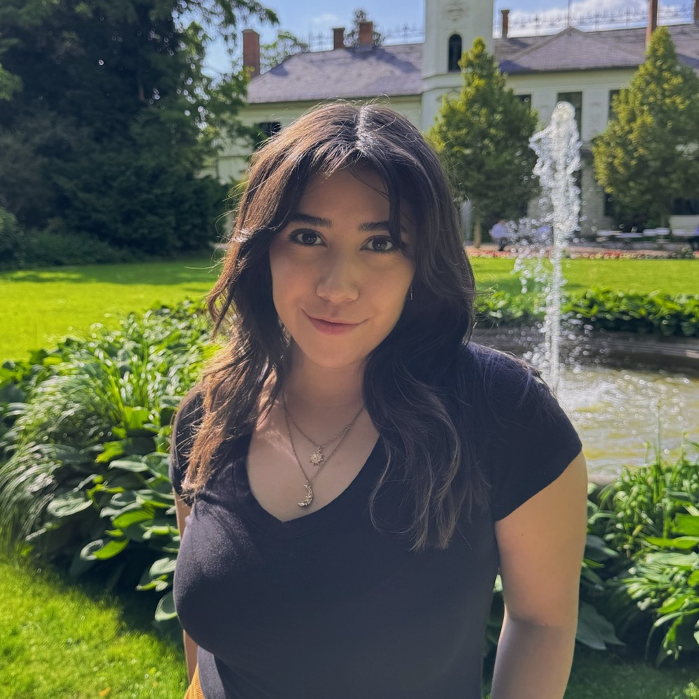 Meet your Posher, Alicia